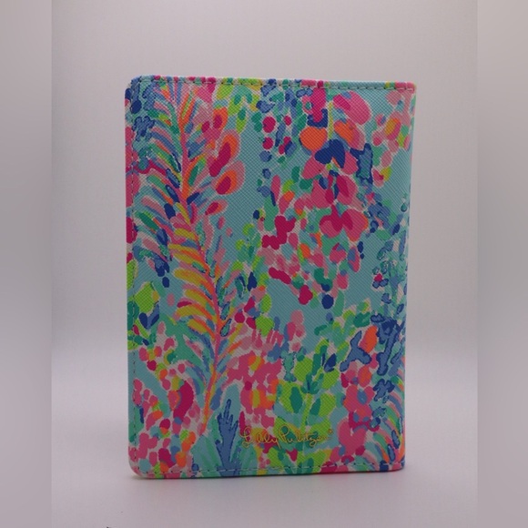 Lilly Pulitzer “Shell We Go?” Passport Holder Case Catch the Wave Print - Picture 3 of 4